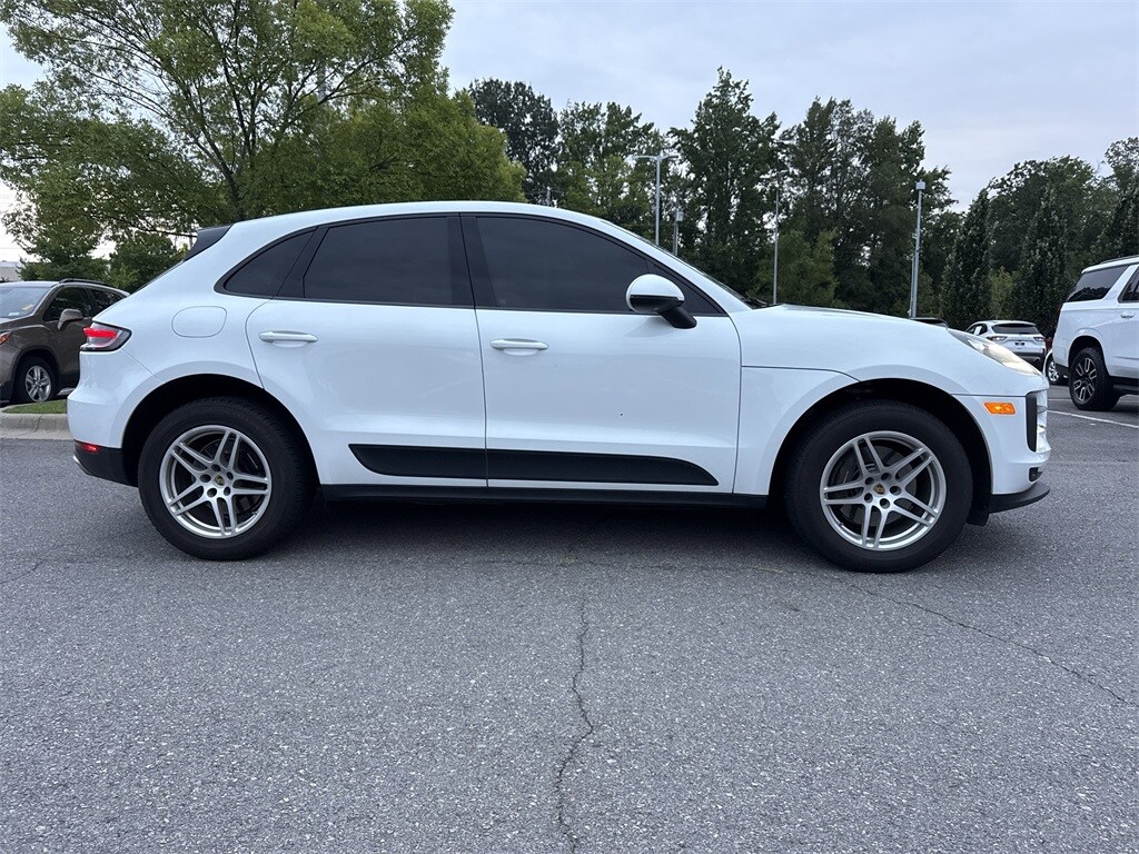2020 Porsche Macan photo 2