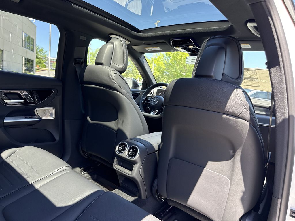 2025 Mercedes-Benz GLC Base - Photo 18