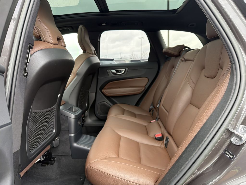 2023 Volvo XC60 Plus - Photo 13
