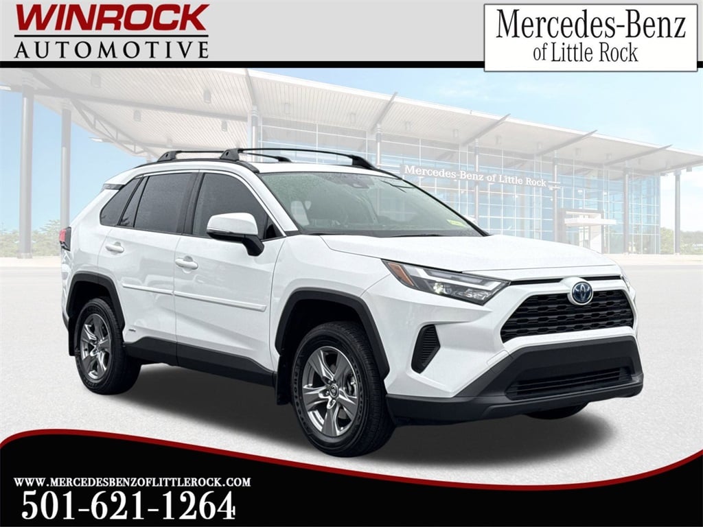 2024 Toyota RAV4 XLE's photo