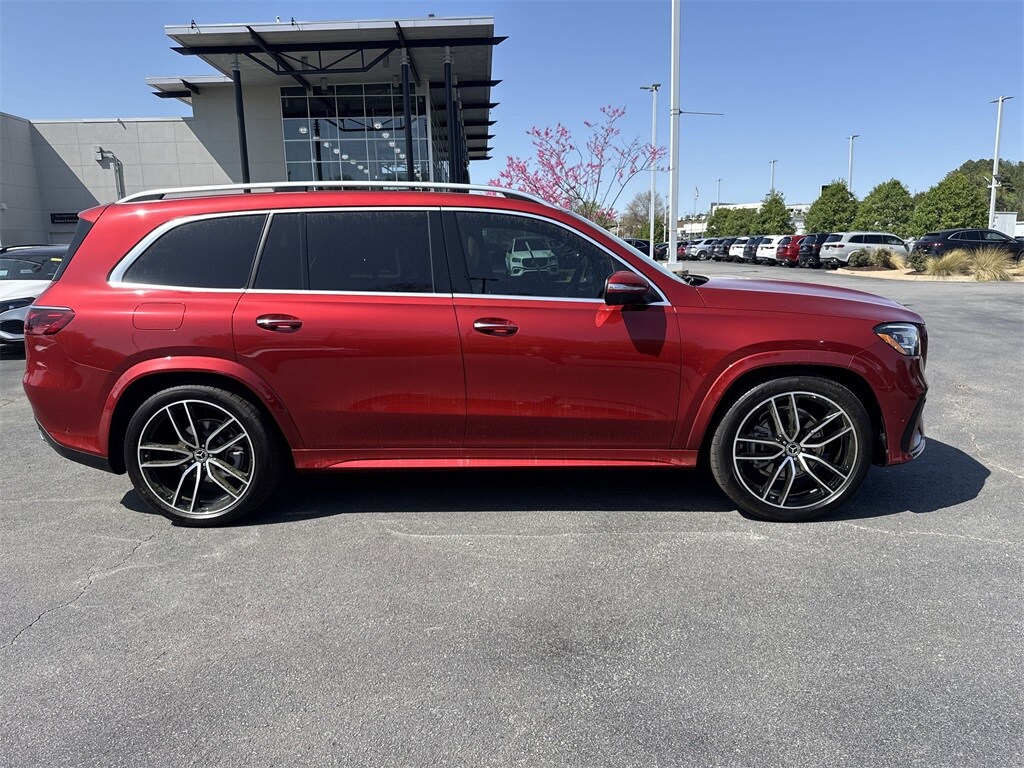 2025 Mercedes Benz GLS 450 4MATIC photo 2