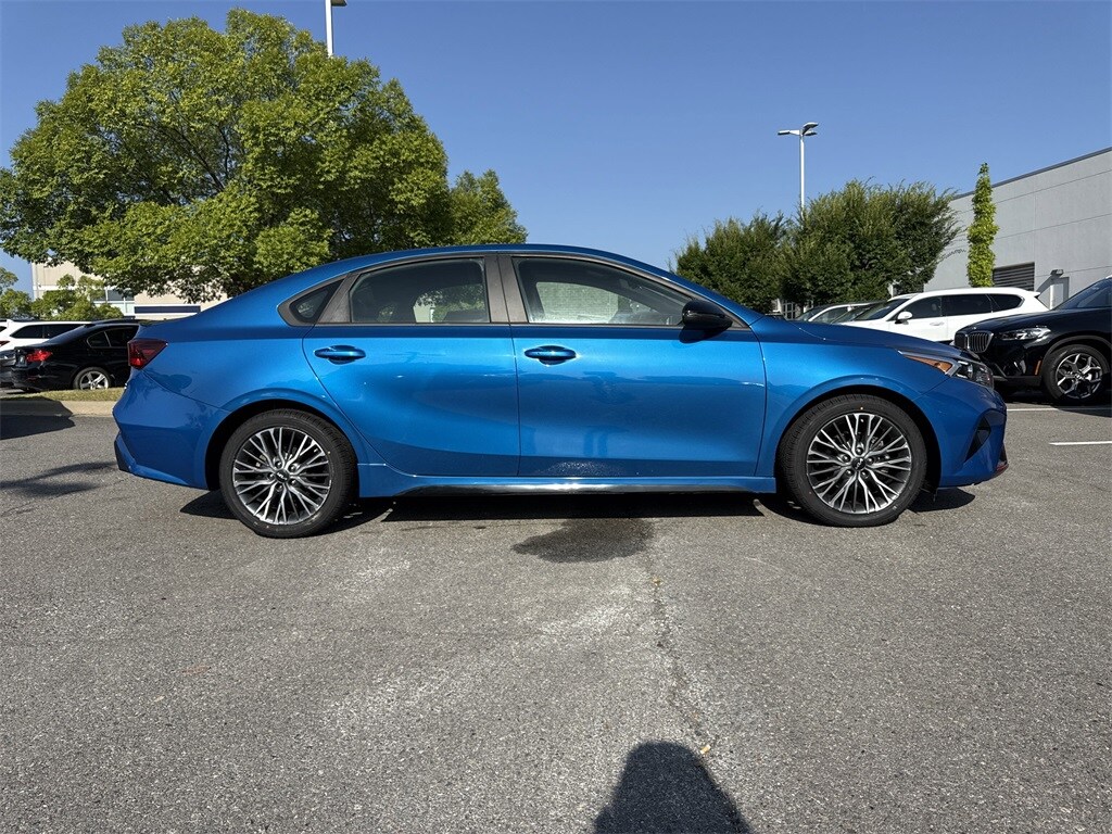 2022 Kia Forte GT-Line photo 2