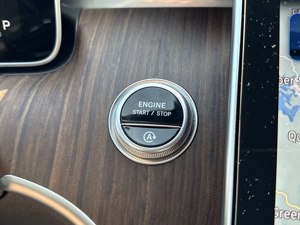 2025 Mercedes-Benz C-Class Sedan C 300 - Photo 31