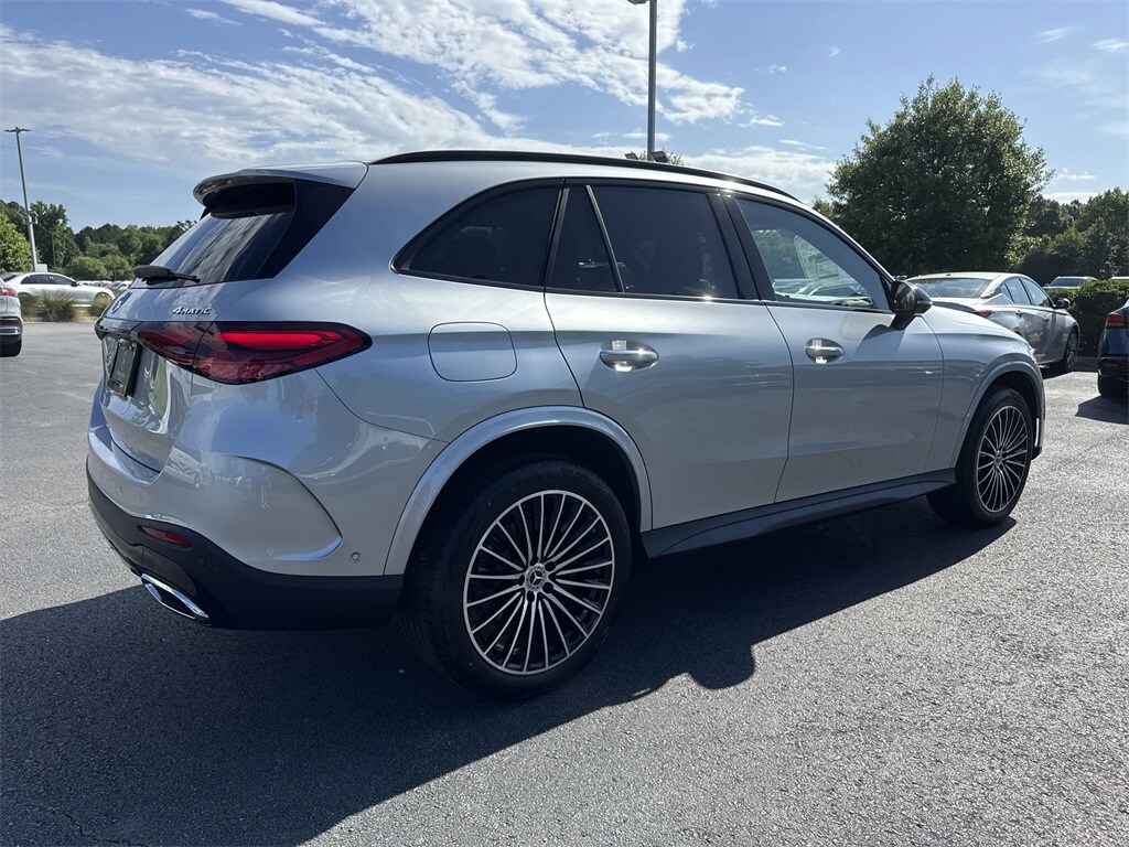 2025 Mercedes Benz GLC 300 4MATIC photo 3