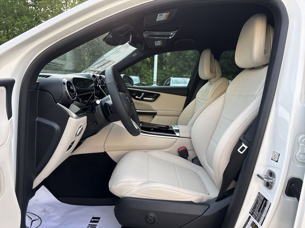2025 Mercedes-Benz GLC Base - Photo 10