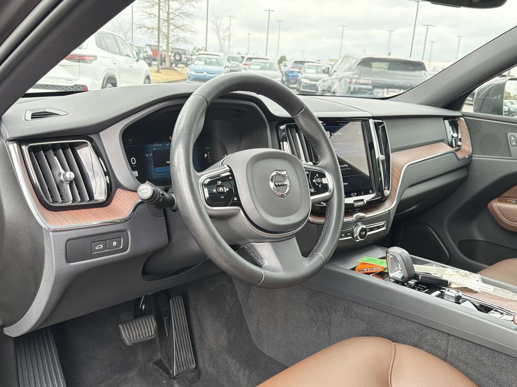 2023 Volvo XC60 Plus - Photo 10