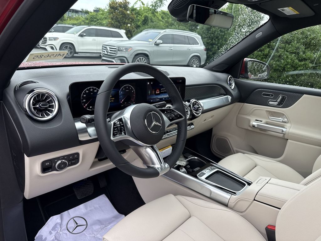 2025 Mercedes-Benz GLB Base - Photo 10