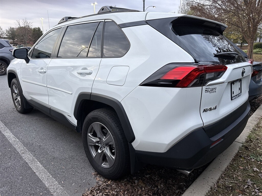2024 Toyota RAV4 Hybrid XLE photo 2