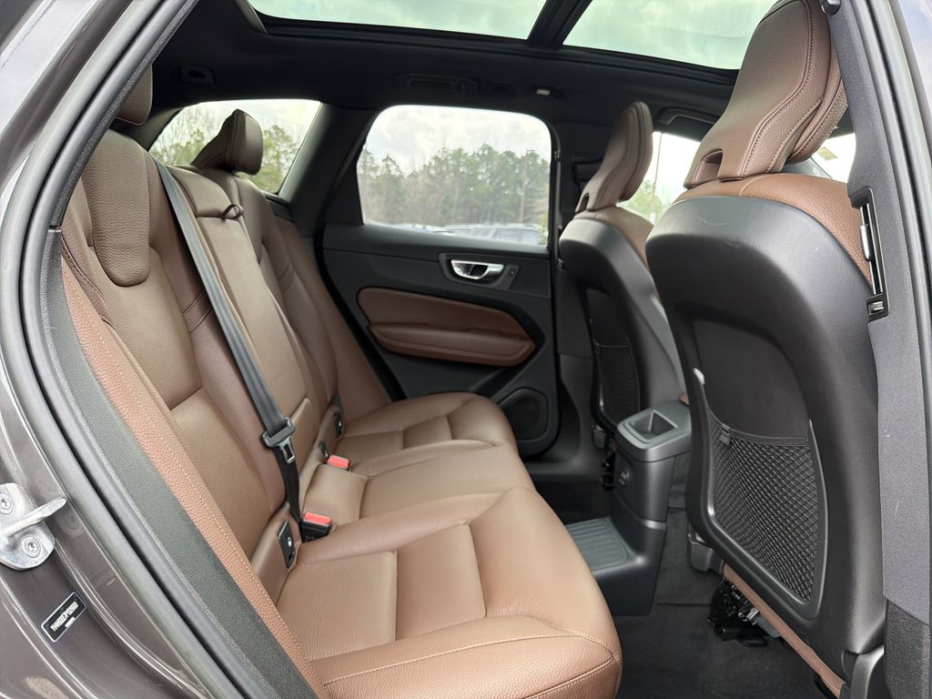 2023 Volvo XC60 Plus - Photo 16