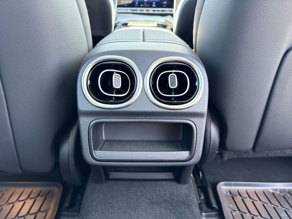 2025 Mercedes-Benz C-Class Sedan C 300 - Photo 24