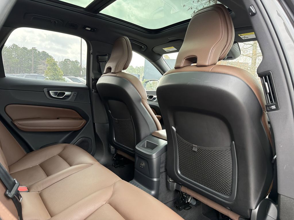 2023 Volvo XC60 Plus - Photo 17