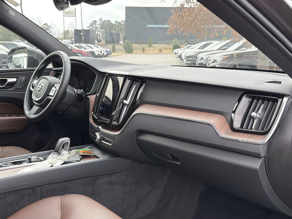 2023 Volvo XC60 Plus - Photo 20