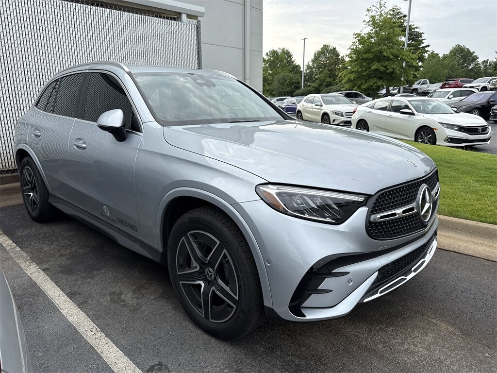 2025 Mercedes Benz GLC 350e photo 3