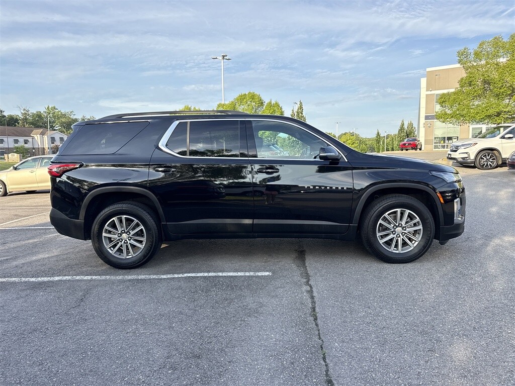 2022 Chevrolet Traverse Cloth 1LT photo 2