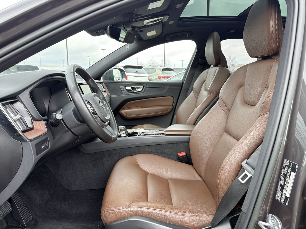 2023 Volvo XC60 Plus - Photo 11