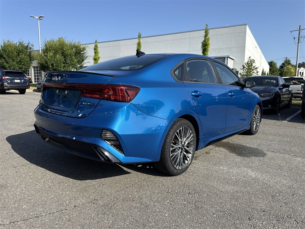 2022 Kia Forte GT-Line photo 3
