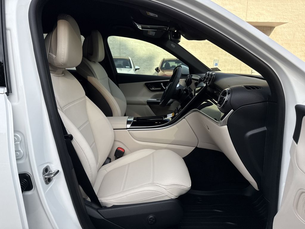 2025 Mercedes-Benz GLC Base - Photo 19