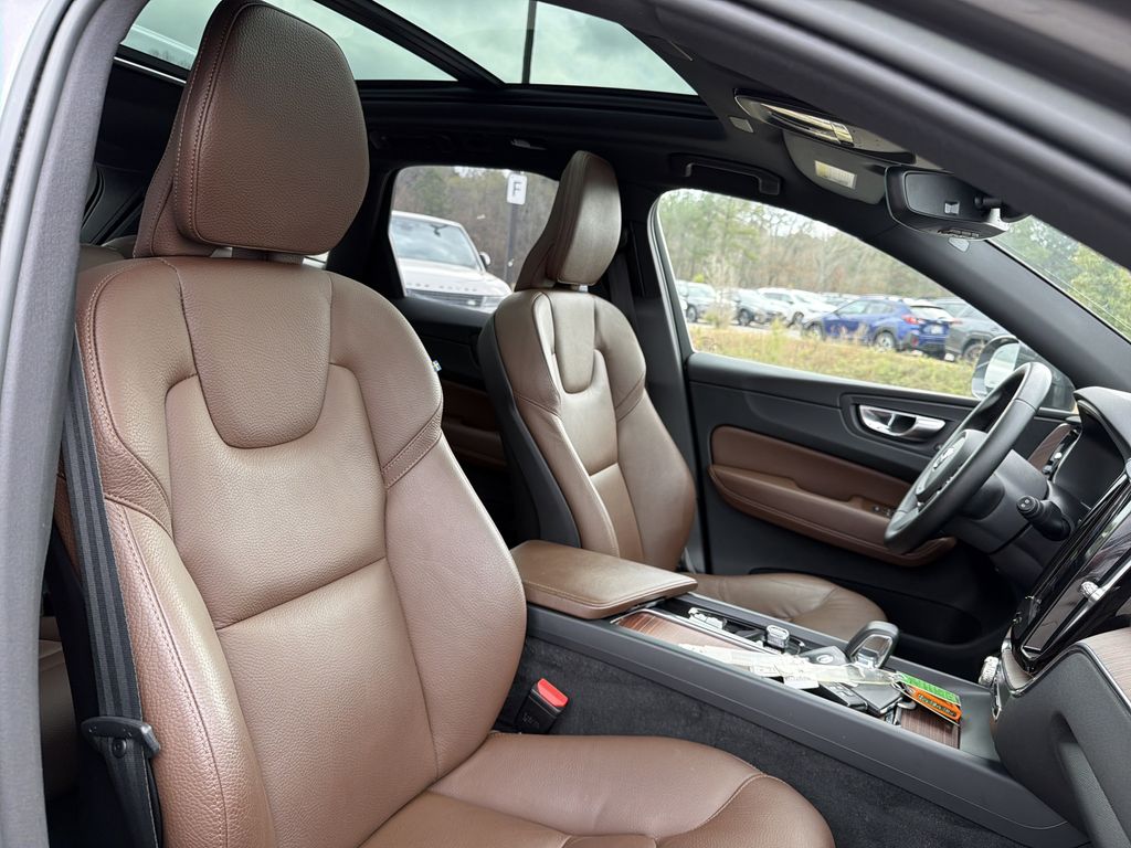 2023 Volvo XC60 Plus - Photo 18