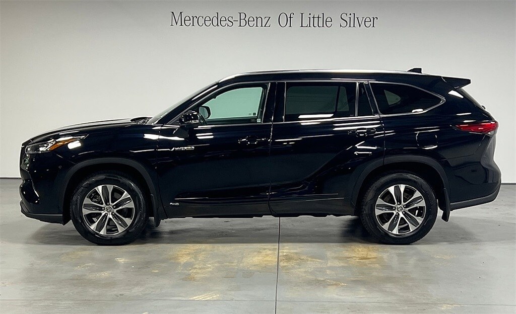 2020 Toyota Highlander Hybrid XLE photo 2