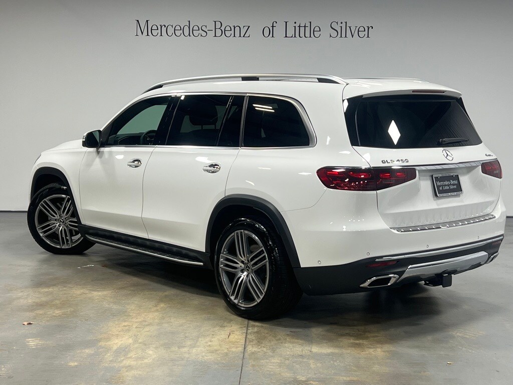 2025 Mercedes Benz GLS 450 4MATIC photo 3
