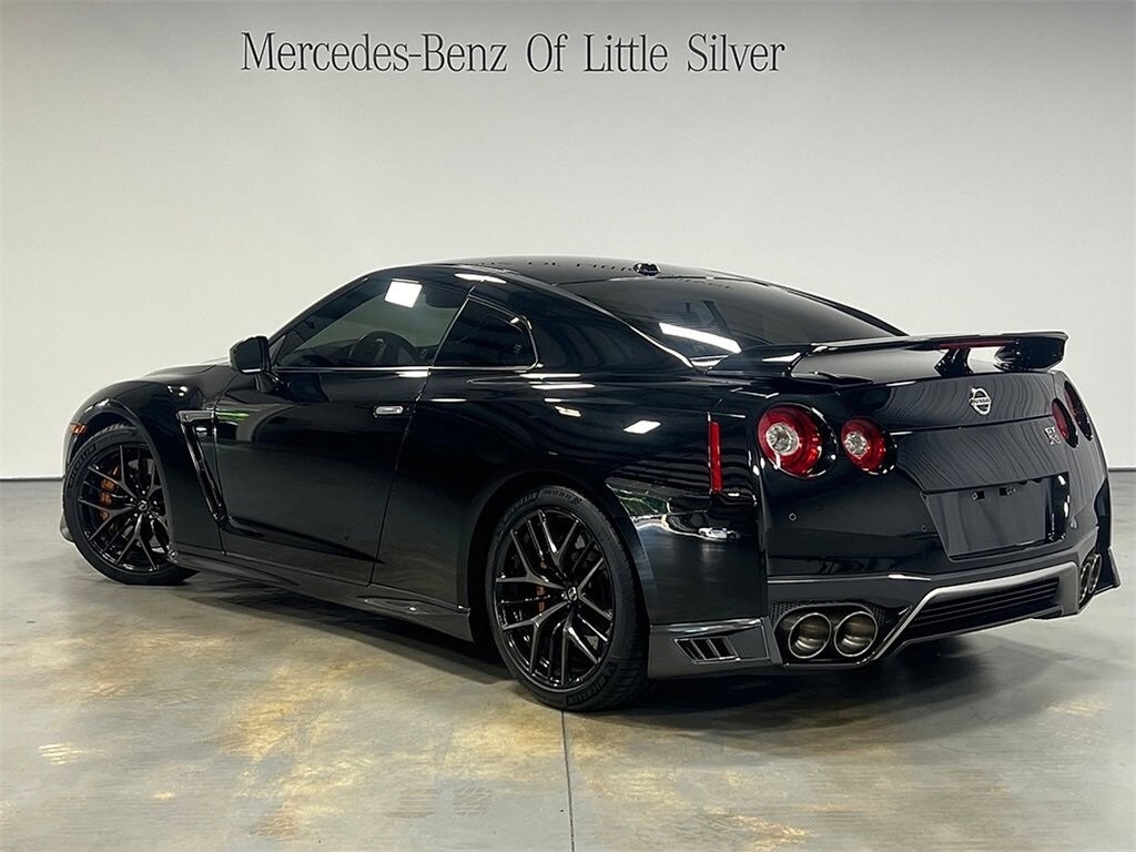 2017 Nissan GT-R Premium photo 3