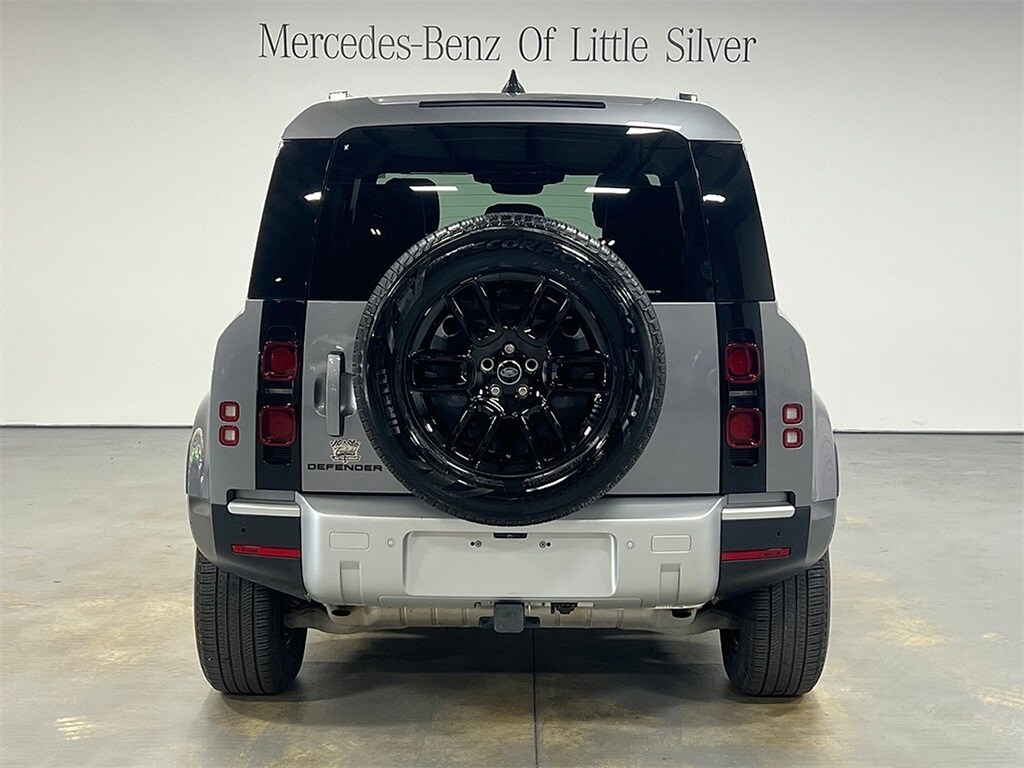 2024 Land Rover Defender 110 S photo 4