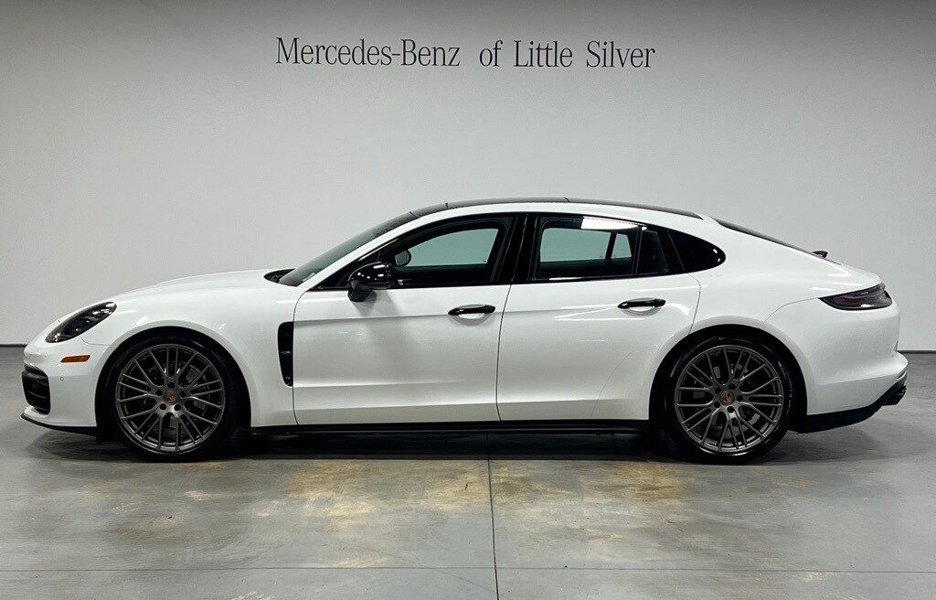 2022 Porsche Panamera 4 photo 2