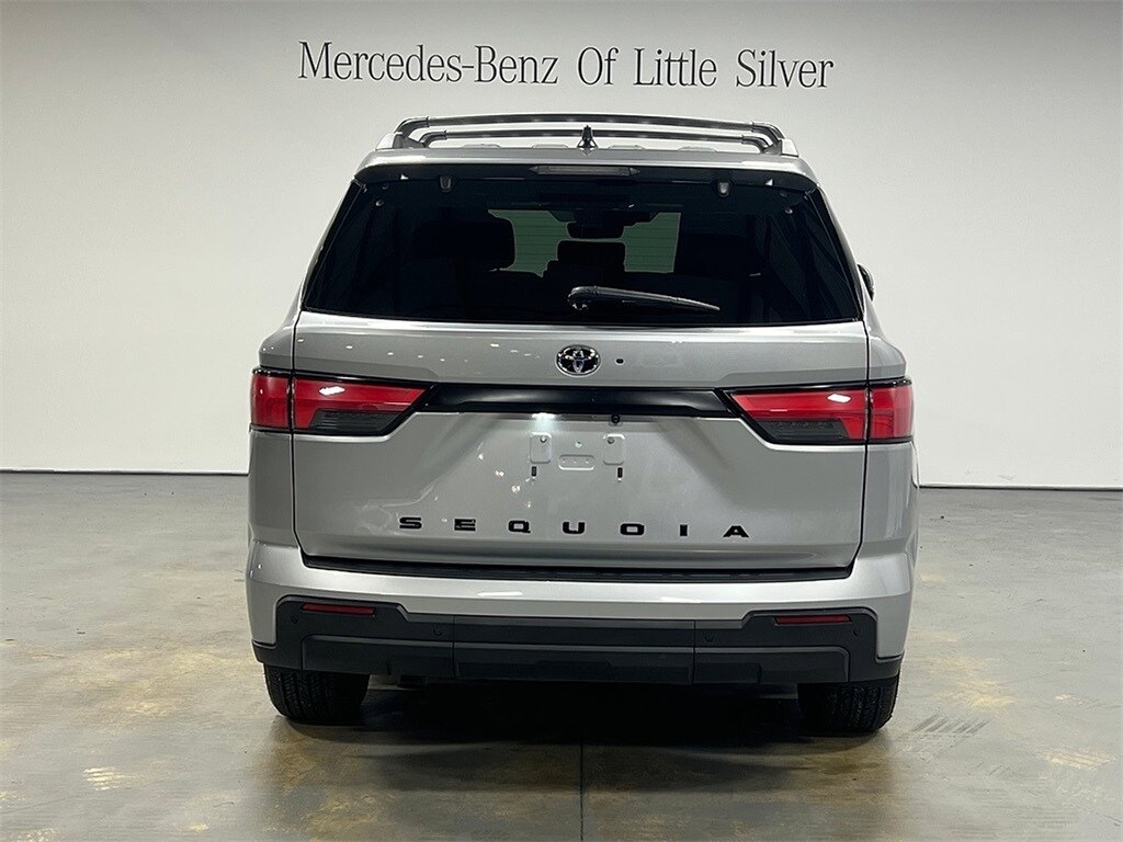 2024 Toyota Sequoia SR5 photo 4
