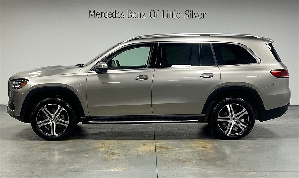 2023 Mercedes Benz GLS 450 4MATIC photo 2