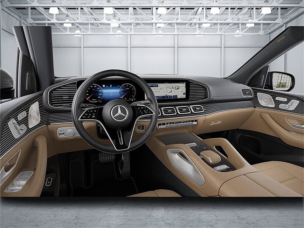 2024 Mercedes Benz GLS 450 4MATIC photo 3