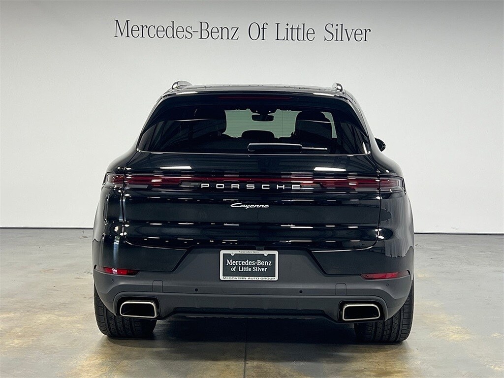 2024 Porsche Cayenne photo 2