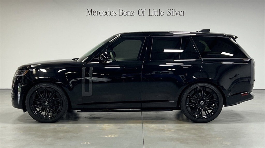 2024 Land Rover Range Rover SE photo 2