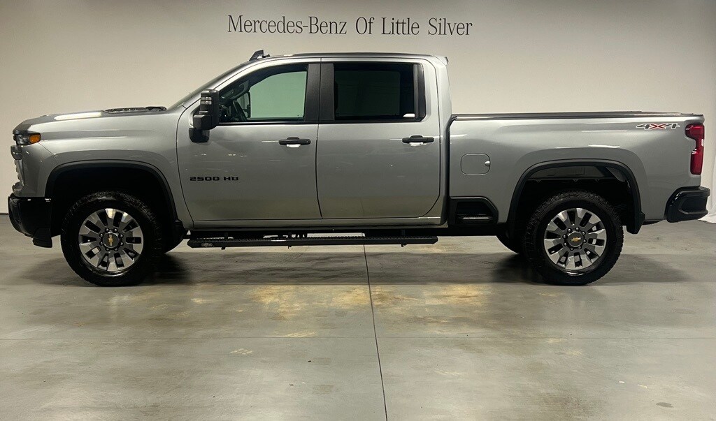2024 Chevrolet Silverado 2500HD Custom photo 2