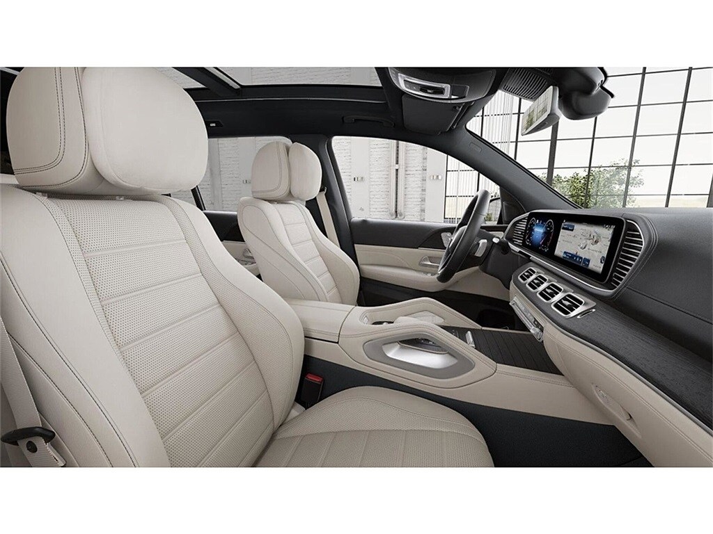 2026 Mercedes Benz GLS 450 4MATIC photo 4