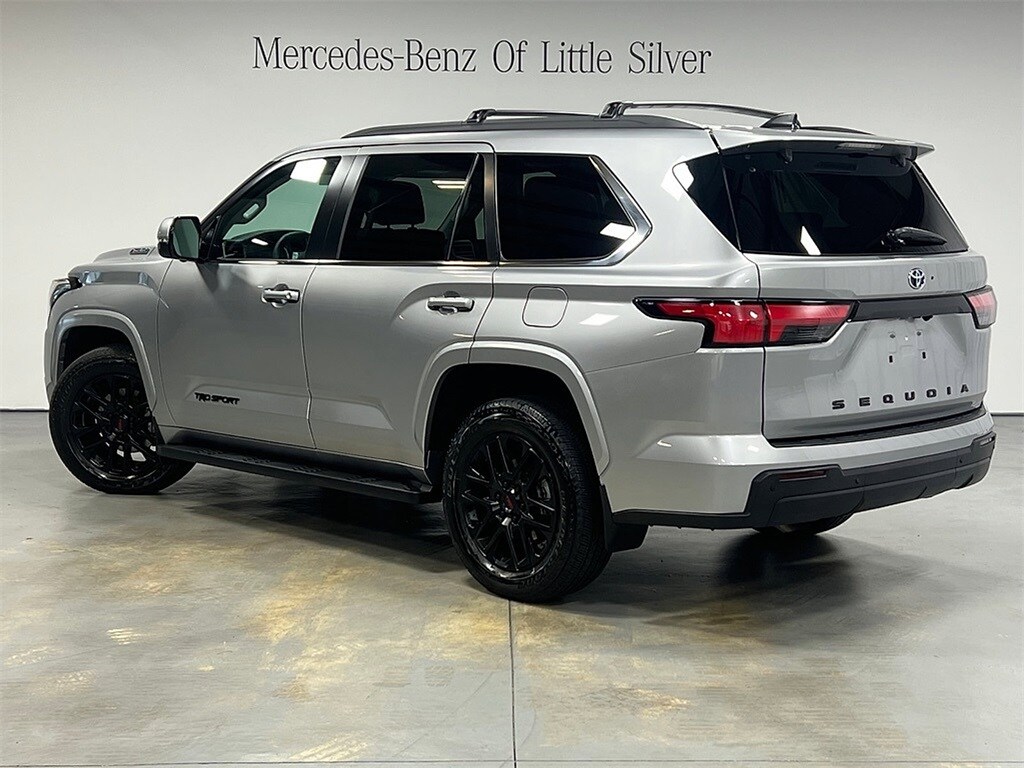 2024 Toyota Sequoia SR5 photo 3