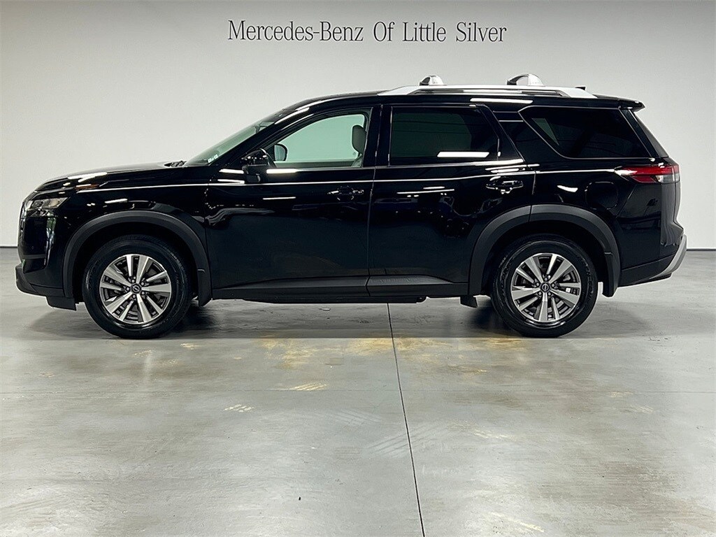 2022 Nissan Pathfinder SL photo 2