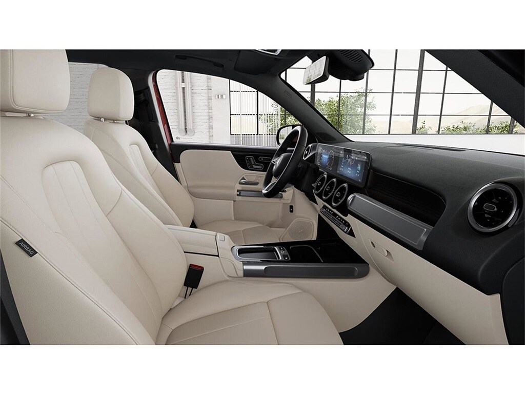 2026 Mercedes Benz GLB 250 4MATIC photo 4