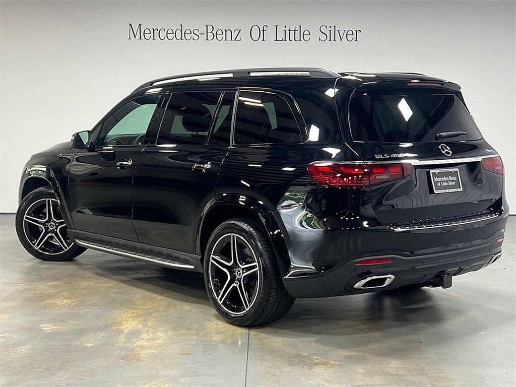 2025 Mercedes Benz GLS 450 4MATIC photo 3
