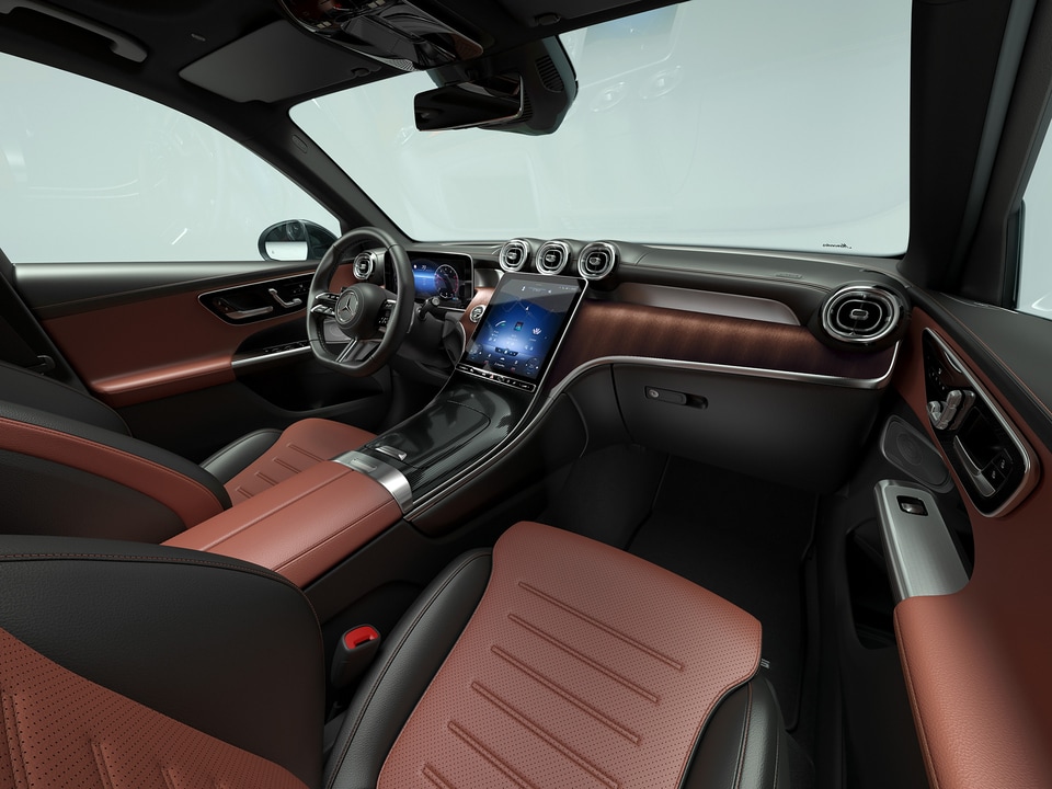  2026 Mercedes GLC 300 interior and technology
