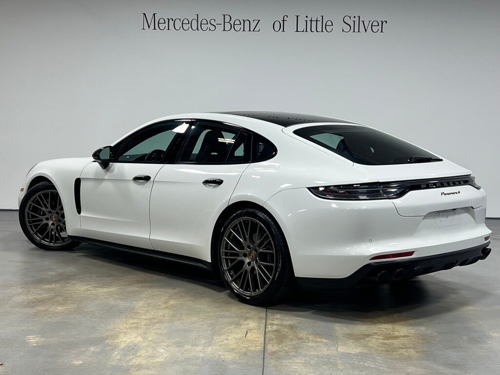 2022 Porsche Panamera 4 photo 3