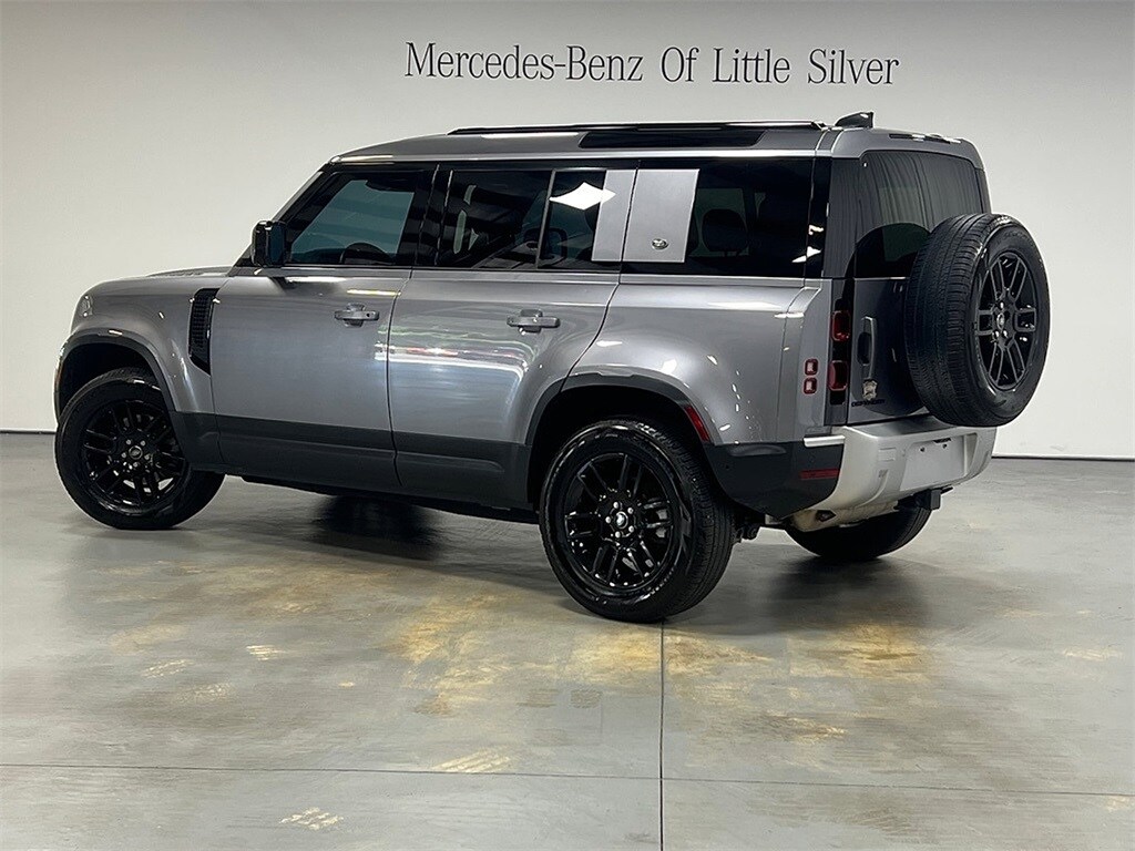 2024 Land Rover Defender 110 S photo 3