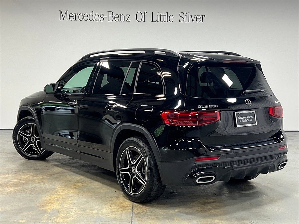 2025 Mercedes Benz GLB 250 4MATIC photo 2