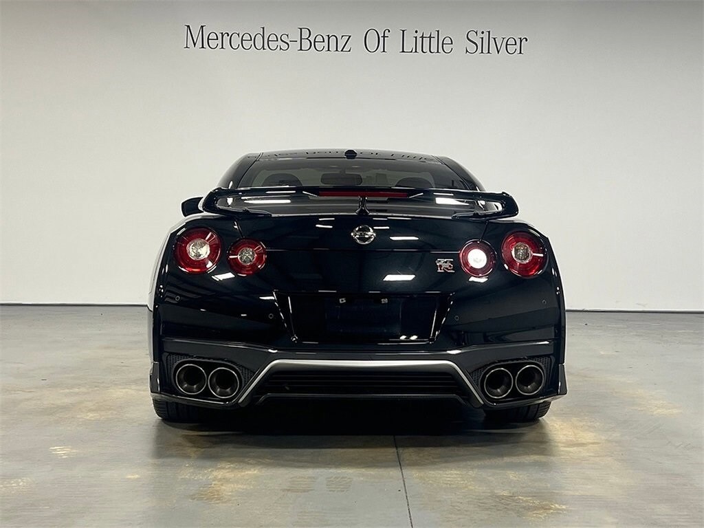 2017 Nissan GT-R Premium photo 4