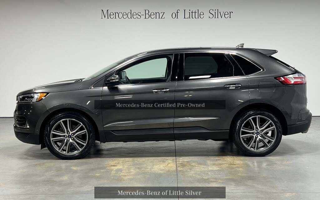 2019 Ford Edge Titanium photo 2