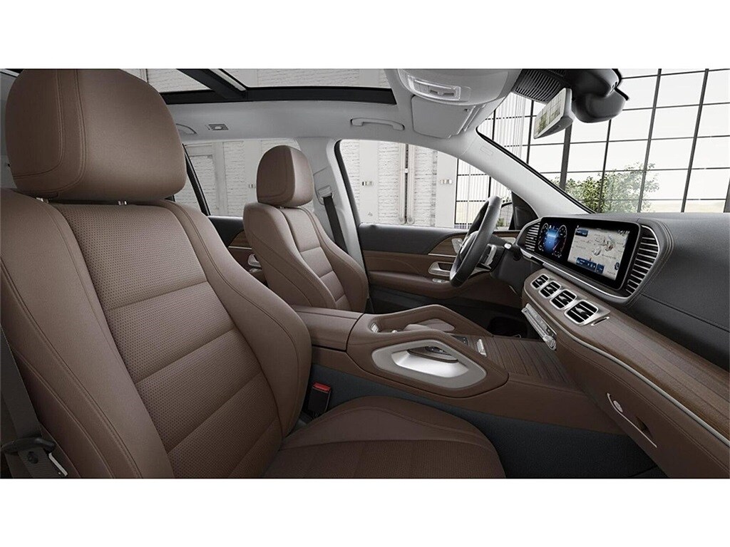 2026 Mercedes Benz GLS 450 4MATIC photo 4