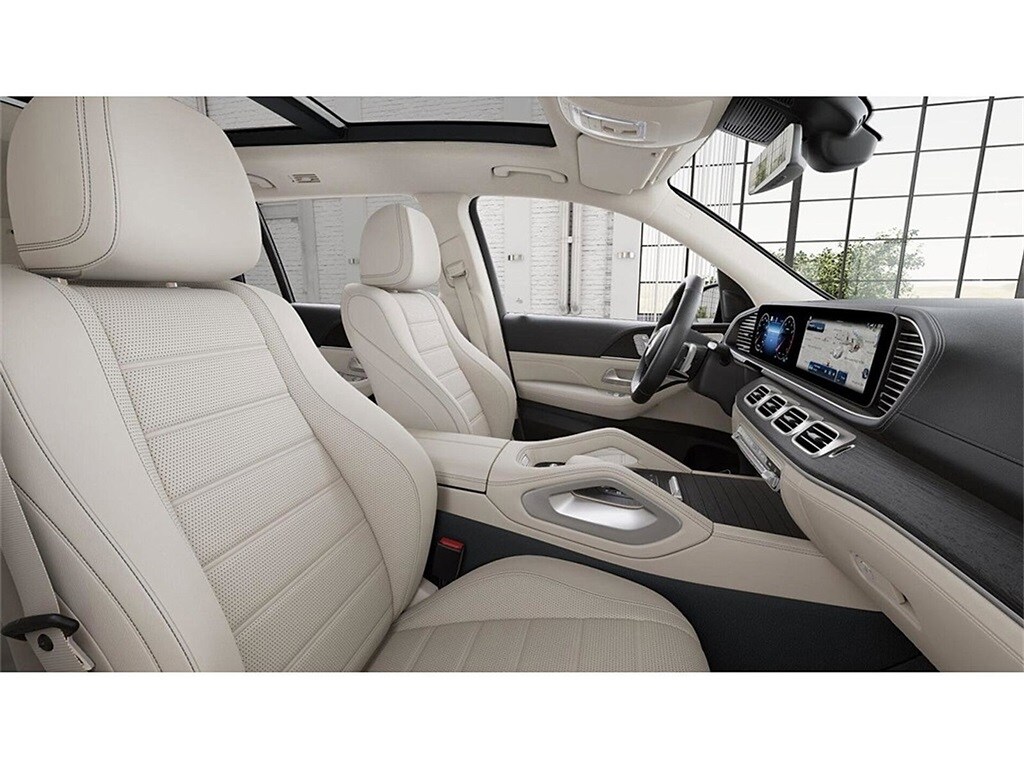 2026 Mercedes Benz GLS 450 4MATIC photo 4
