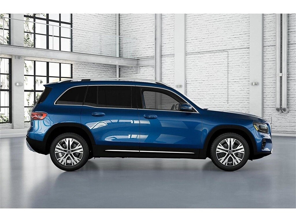 2026 Mercedes Benz GLB 250 4MATIC photo 2