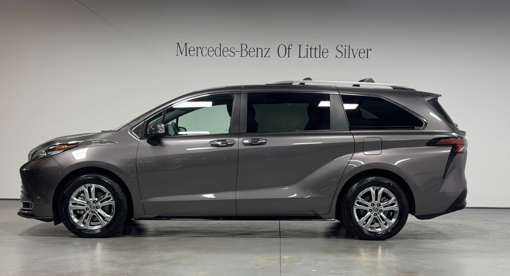 Used 2022 Toyota Sienna Platinum with VIN 5TDESKFC9NS061056 for sale in Little Silver, NJ