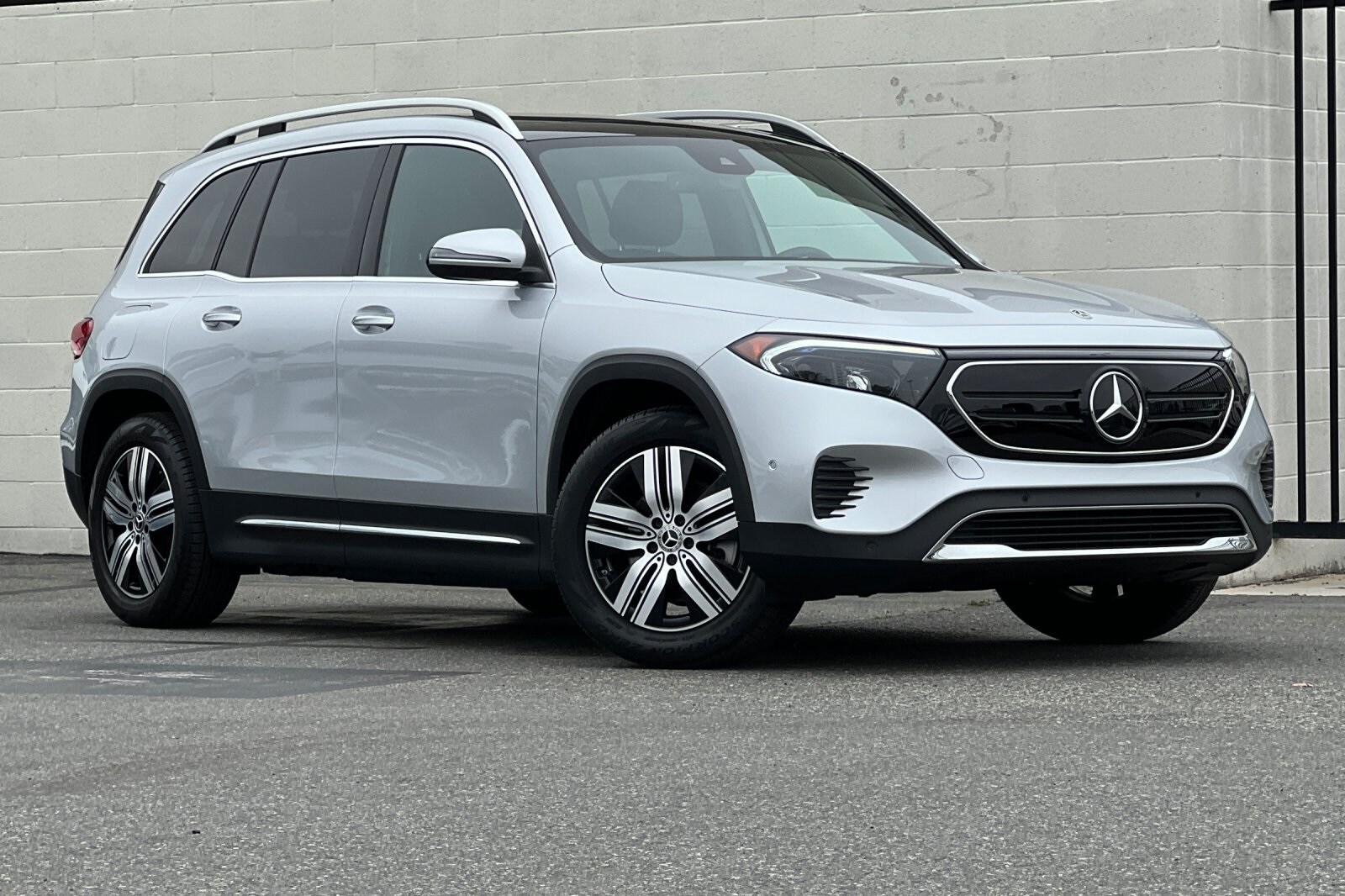 Certified 2023 Mercedes-Benz EQB Base with VIN W1N9M0KBXPN064644 for sale in Signal Hill, CA