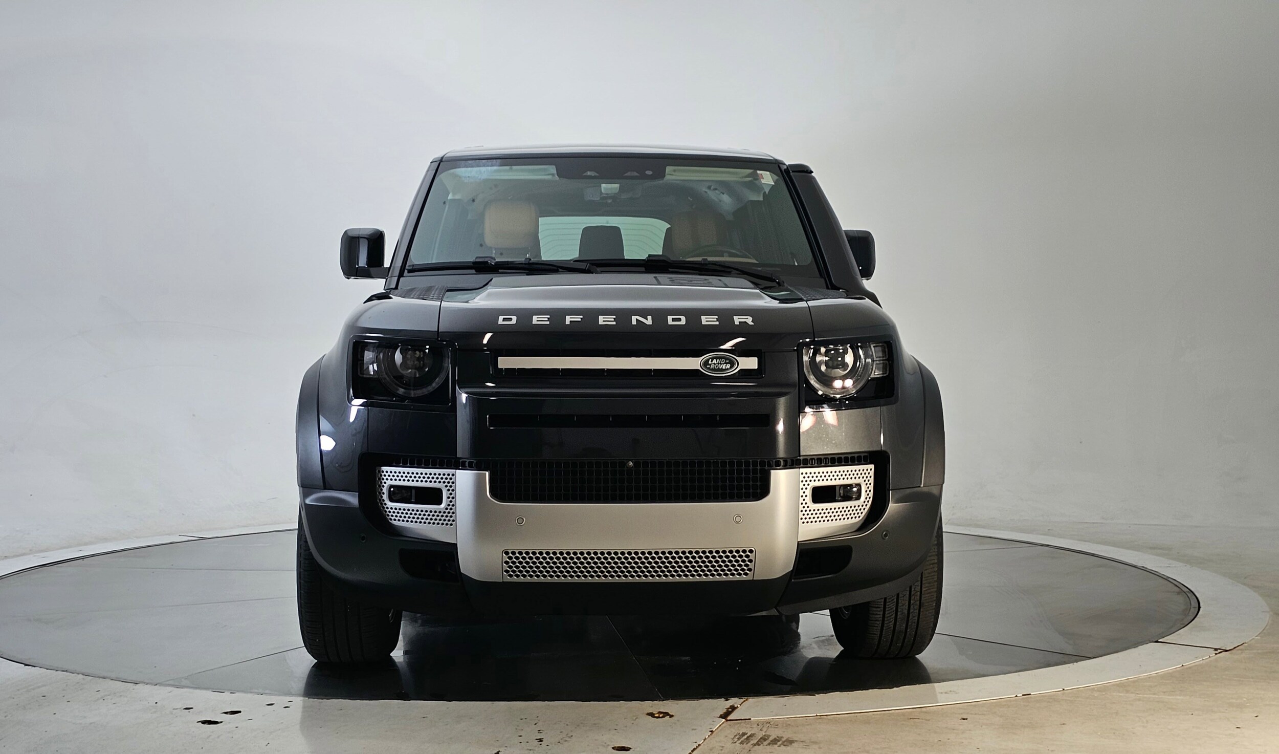 2023 Land Rover Defender 130 First Edition photo 3